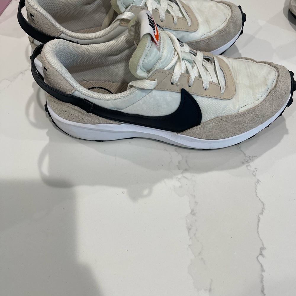 Nike White and Black Sneakers